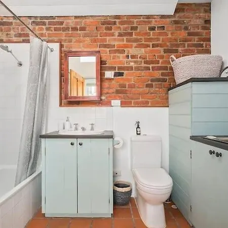 Irresistible Renovated 1840 Inner-City Cottage Hobart Exterior photo