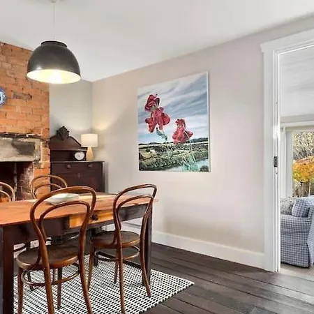 Irresistible Renovated 1840 Inner-City Cottage Hobart Exterior photo
